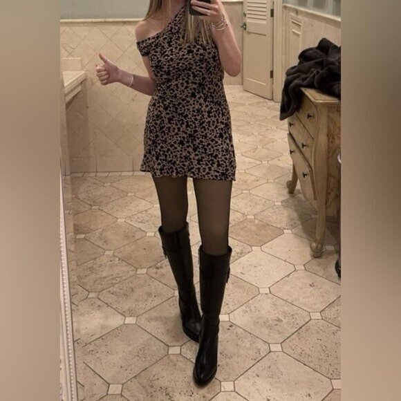 NWT Size 8 - Reformation Kristine Dress - Picture 4 of 16